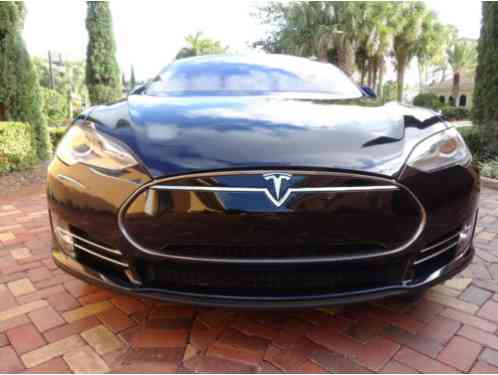 Tesla Model S (2014)