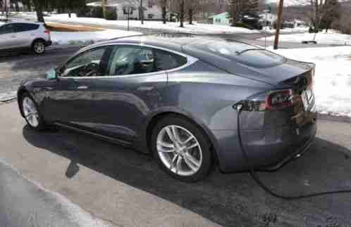 Tesla Model S 85 (2013)