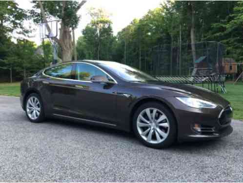 Tesla Model S 85 (2013)