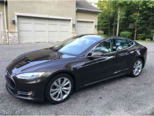 Tesla Model S 85 (2013)