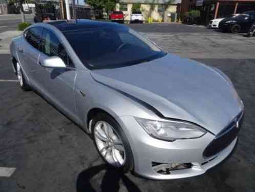 Tesla Model S 85 (2014)