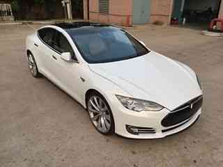 2015 Tesla Model S 85-D