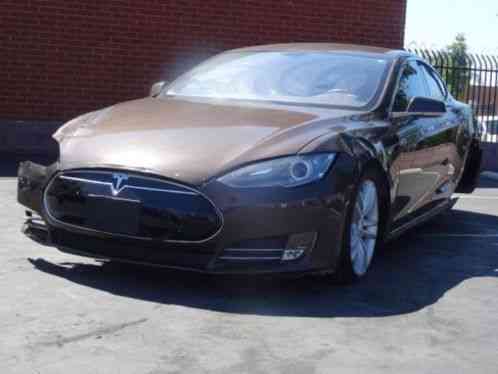 Tesla Model S 85 khw (2014)