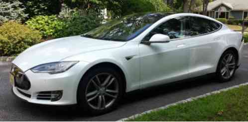 Tesla Model S (2014)