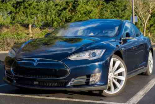 Tesla Model S (2015)