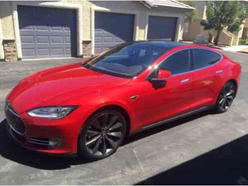 Tesla Model S 85D (2015)