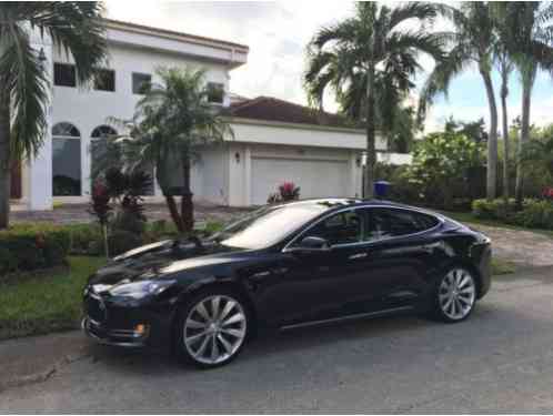 Tesla Model S 85K (2014)