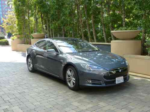 Tesla Model S 85kW w/ TECH PACKAGE (2013)