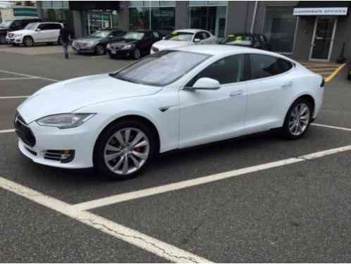 Tesla Model S (2015)