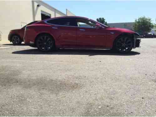 Tesla Model S *LOW RESERVE (2015)