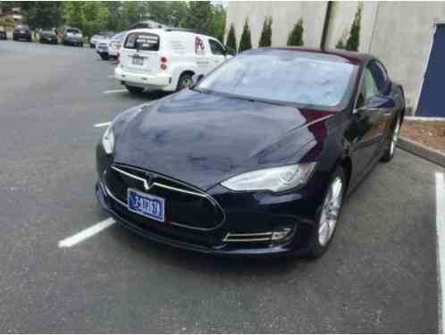 Tesla Model S (2014)