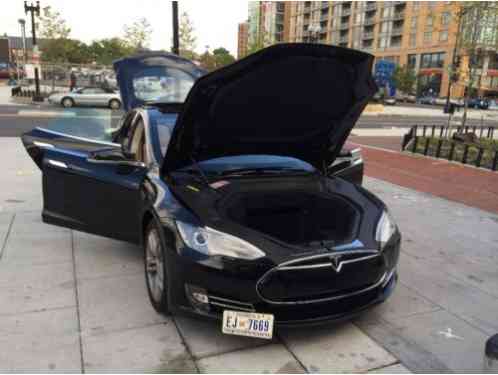 Tesla Model S Model S (2013)