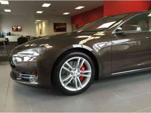 2014 Tesla Model S Model S - P85