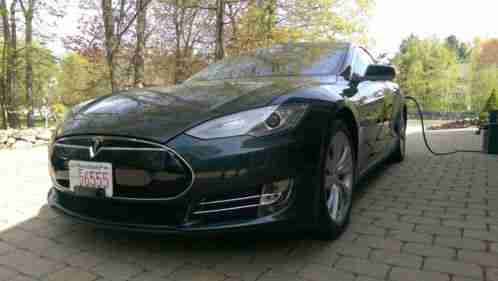 Tesla Model S- show original title (2014)