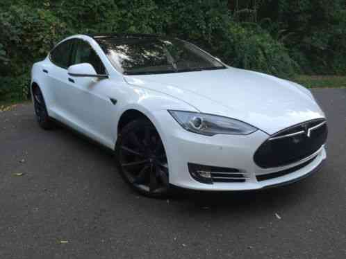 Tesla Model S P85 (2013)