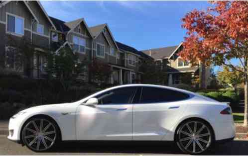 Tesla Model S P85 (2013)