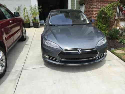 Tesla Model S (2014)