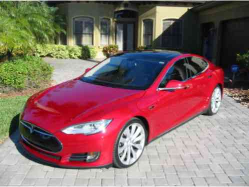 Tesla Model S P85 (2013)