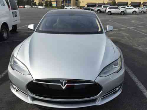 Tesla Model S p85 (2013)