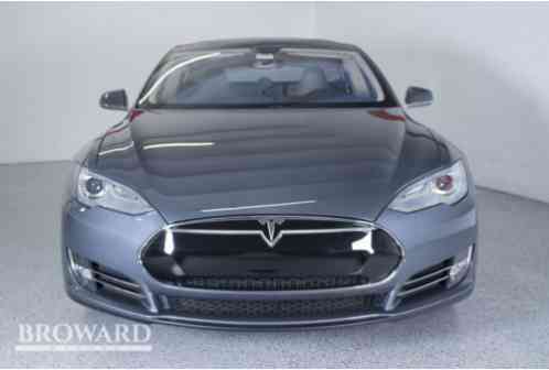 Tesla Model S P85 (2013)