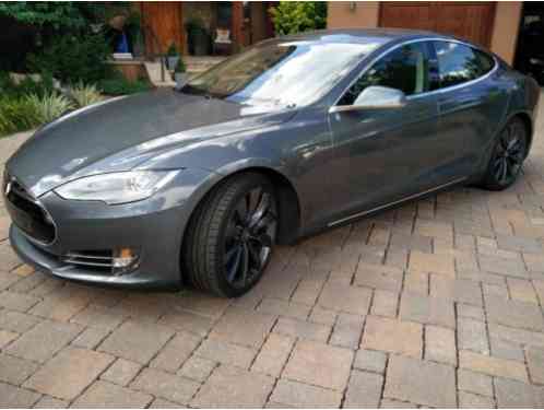 Tesla Model S P85 (2013)