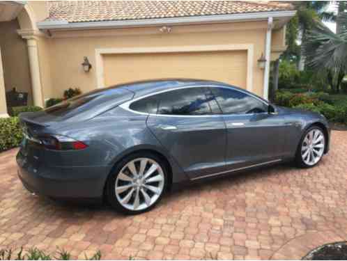 Tesla Model S (2013)