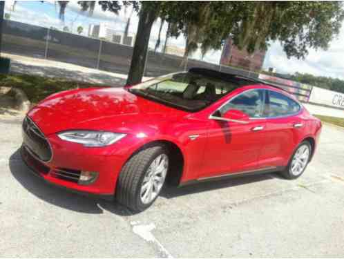 Tesla Model S (2013)