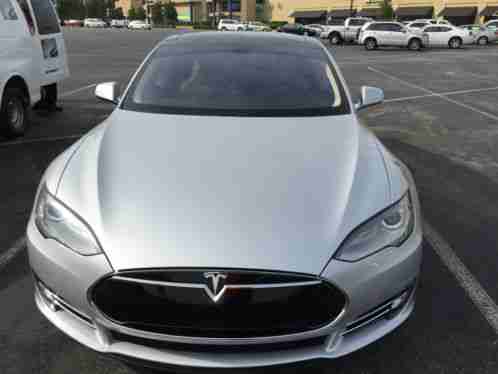 Tesla Model S P85 PERFORMANCE SEDAN (2013)