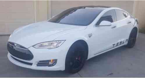 Tesla Model S (2015)