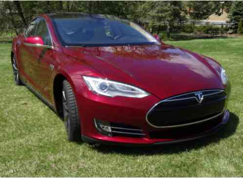 Tesla Model S Performance (2012)