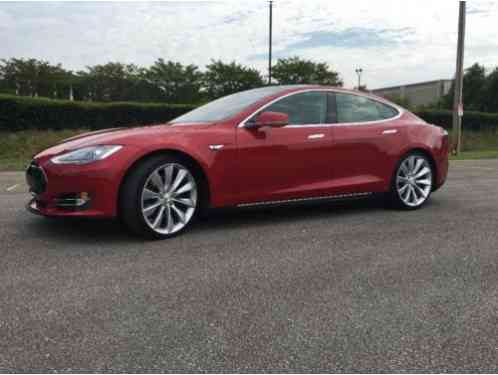 Tesla Model S (2013)