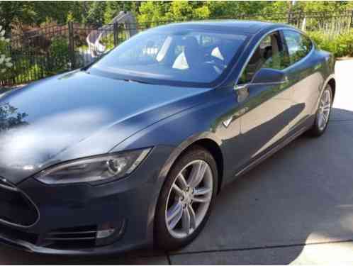 Tesla Model S (2013)