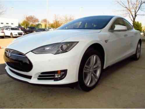 Tesla Model S S Performance (2014)