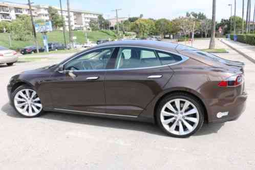 Tesla Model S S Performance (2013)