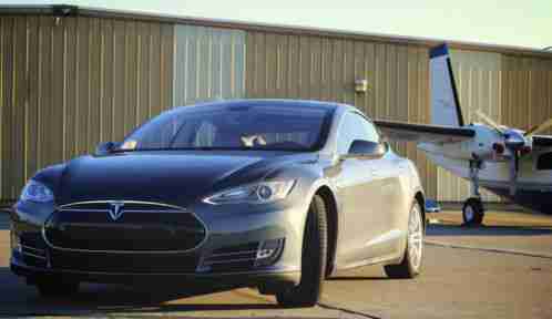 Tesla Model S S85 (2013)