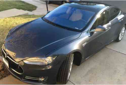 Tesla Model S S85D (2015)