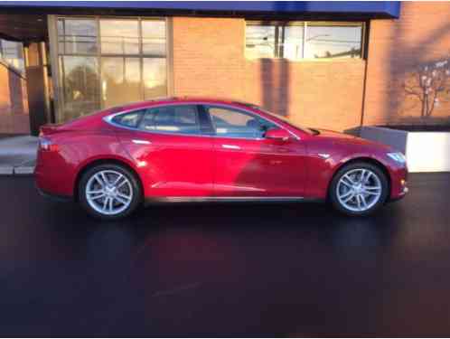 Tesla Model S (2014)