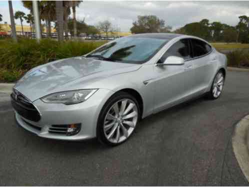 Tesla Model S SIGNATURE PERFORMANCE (2012)