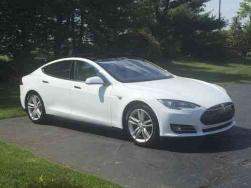 Tesla Model S (2013)