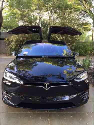 Tesla Model X (2016)