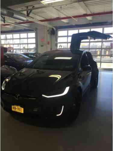 Tesla Model X (2016)