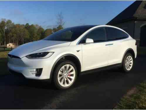 Tesla Model X (2016)