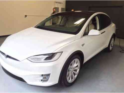 Tesla Model X (2016)