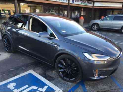 Tesla Model X (2016)