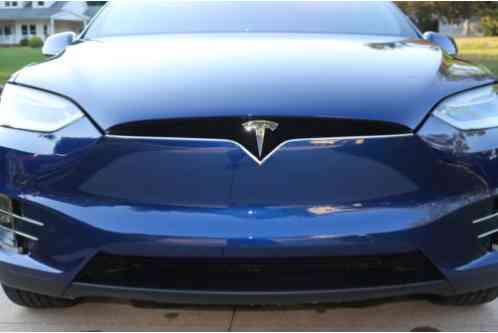 Tesla Model X (2016)