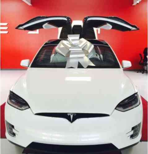 Tesla Model X (2016)