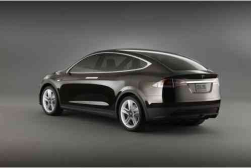 Tesla Model X (2016)