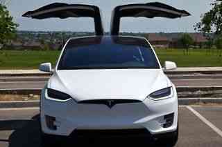 Tesla Model X (2016)