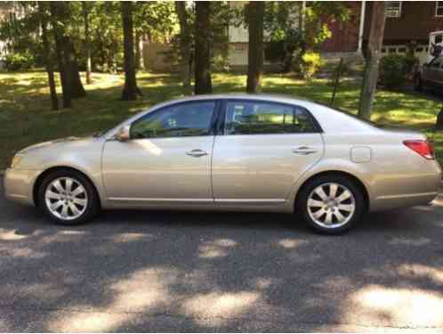 Toyota Avalon XLS (2005)