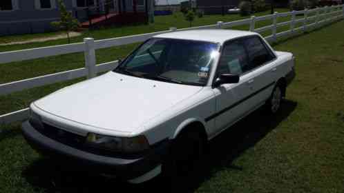 Toyota Camry DLX (1990)